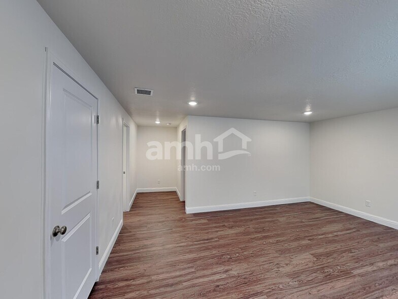 Building Photo - 7401 S Copper Rim Dr