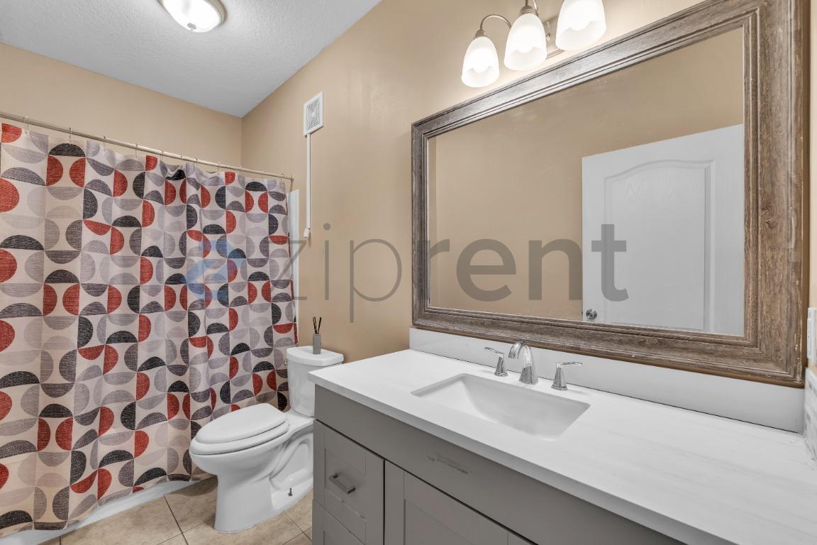 Building Photo - 17942 Villa Creek Dr