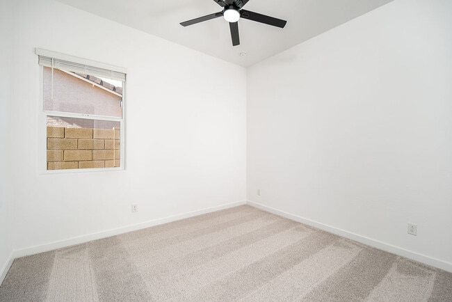 Building Photo - 3260 W Peak View Rd