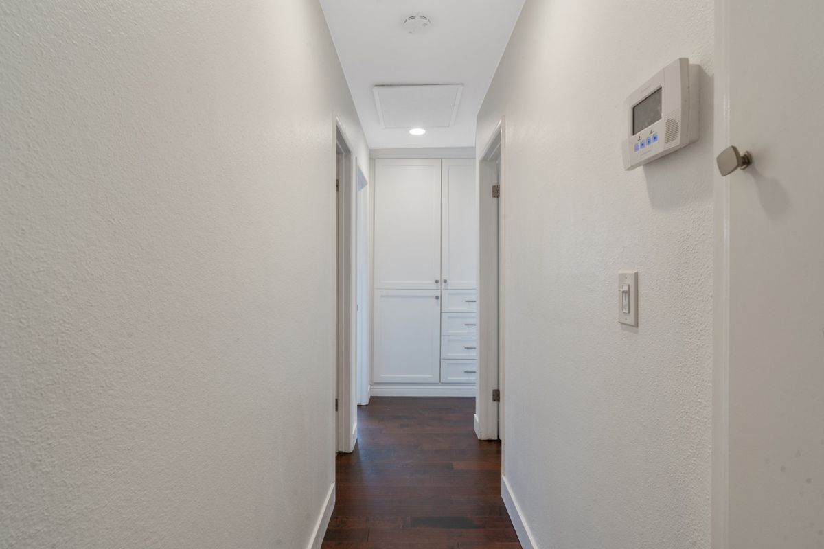 Building Photo - 1427 E 55th St