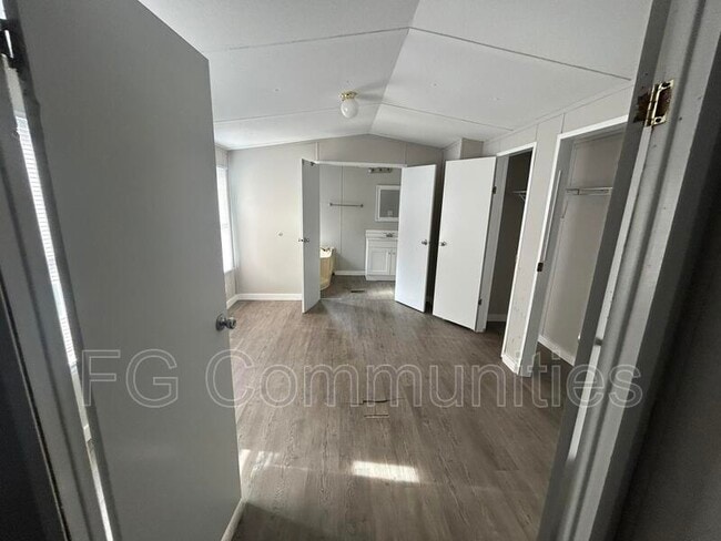 Building Photo - 188 Golden Oaks Ln