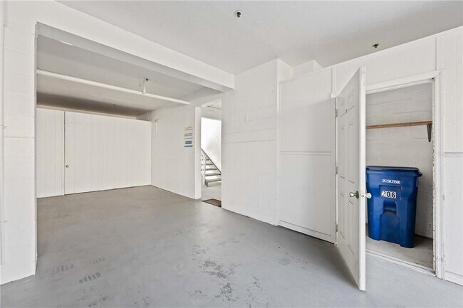 Building Photo - 3607 E Bay Dr