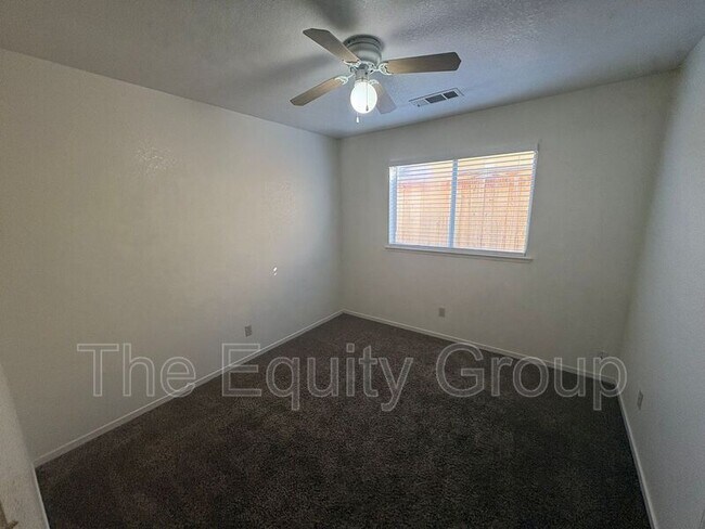 Building Photo - 5936 W Oak Ave