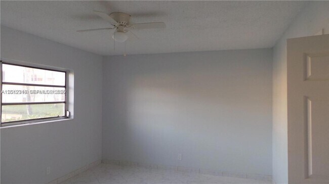 Building Photo - 5031 W Oakland Park Blvd