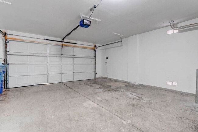 Building Photo - 6469 Abbey Door Ct