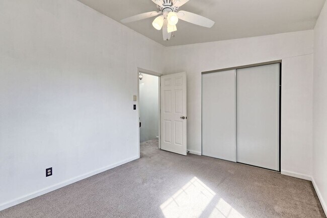 Building Photo - 3200 Azalea Dr