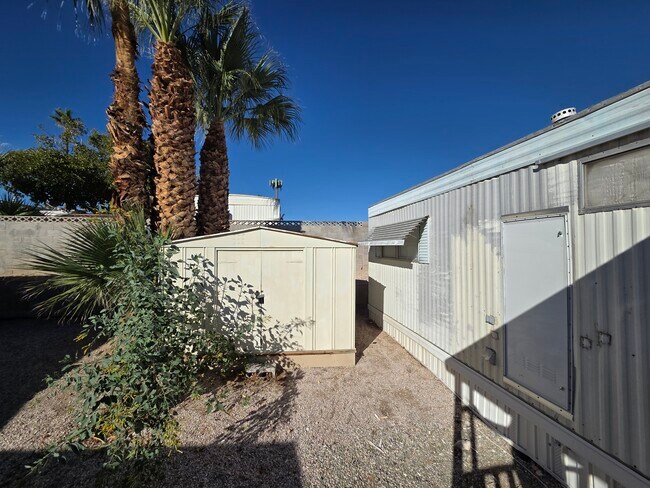 Building Photo - 3601 E Wyoming Ave