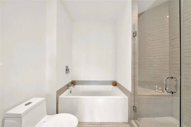 Building Photo - 4010 S Ocean Dr