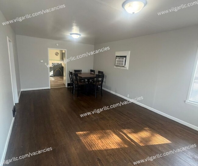 Building Photo - FOR RENT — SPACIOUS 3 BED / 1.5 BATH HOME