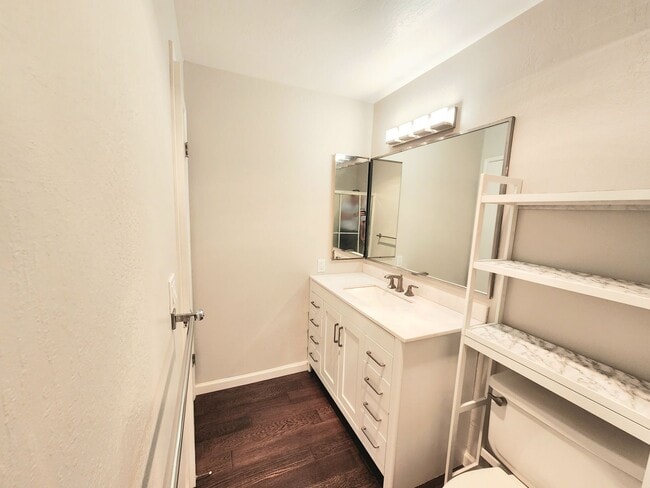 Building Photo - 2 bedroom 2 bath condo home in North San Mateo