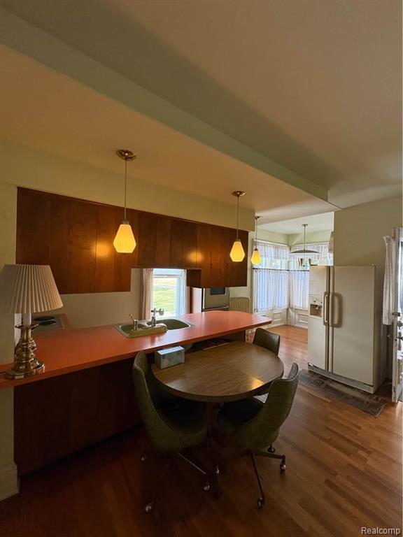 Building Photo - 426 E 4th St