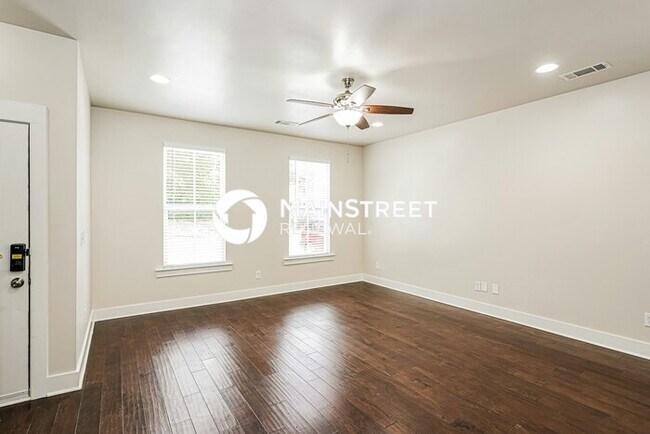 Building Photo - 3 Bedroom Pet-Friendly Home in HERMITAGE, TN with Main Street Renewal
