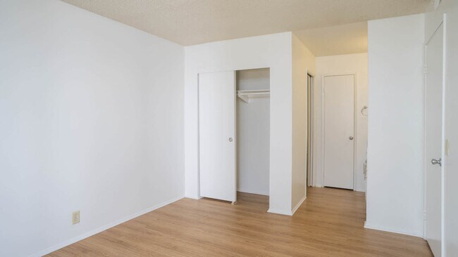 Bedroom with Hard Surface Flooring - Ocean Crest