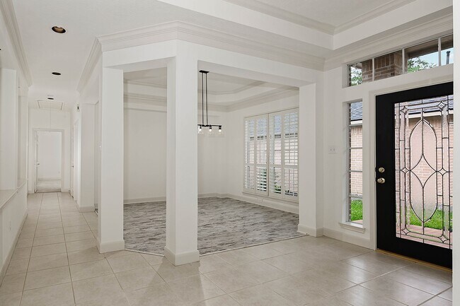 Building Photo - 15 Rockledge Dr