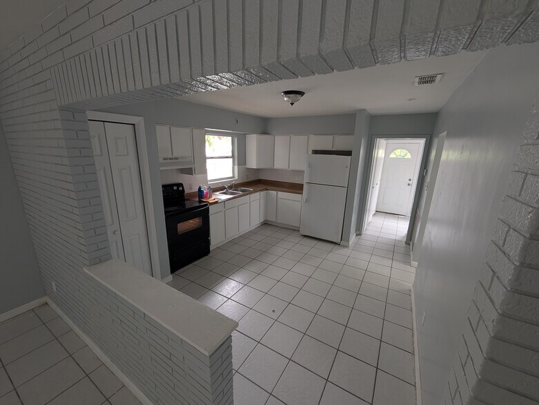 Building Photo - 1316 Holmes Ave