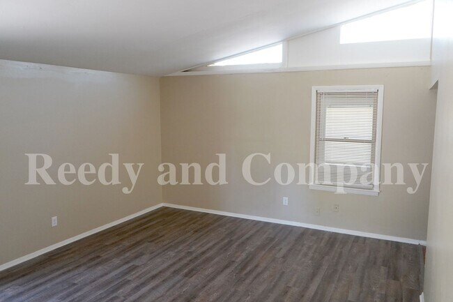 Building Photo - 1631 Gowan Dr