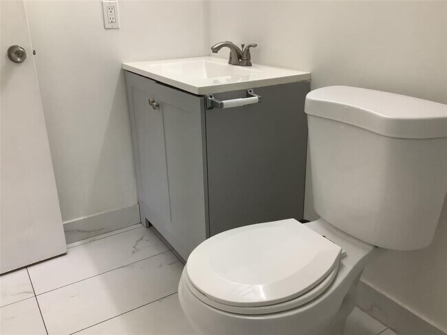 Building Photo - 8220 Sunrise Lakes Blvd