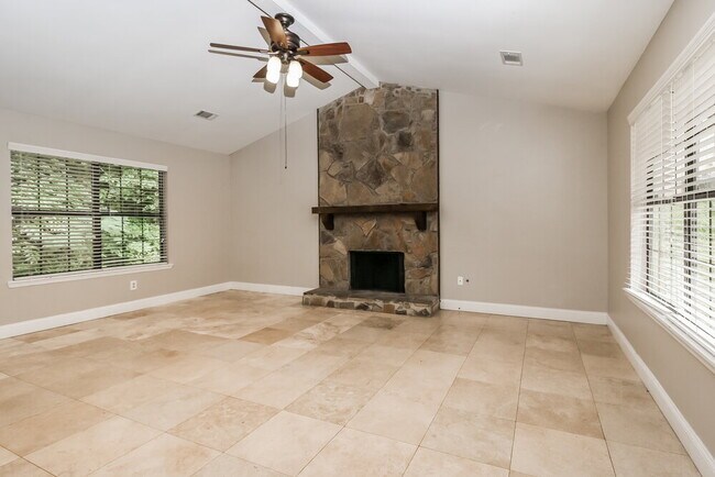 Building Photo - 978 Mainstreet Lake Dr