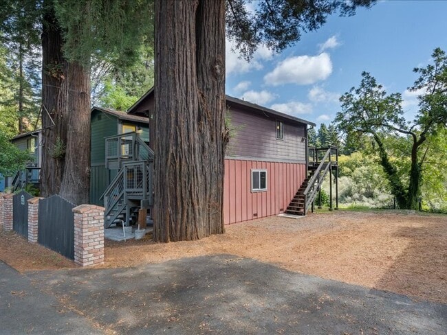 Building Photo - 14975 River Rd