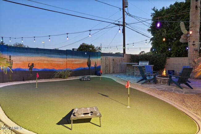 Building Photo - 6419 E Cambridge Ave