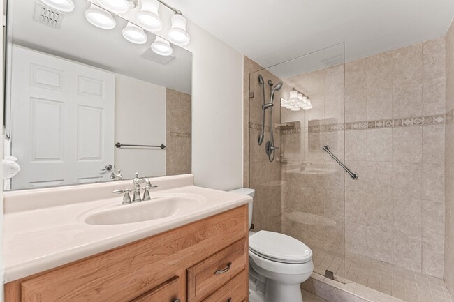 Building Photo - 2905 SW 22nd Ave