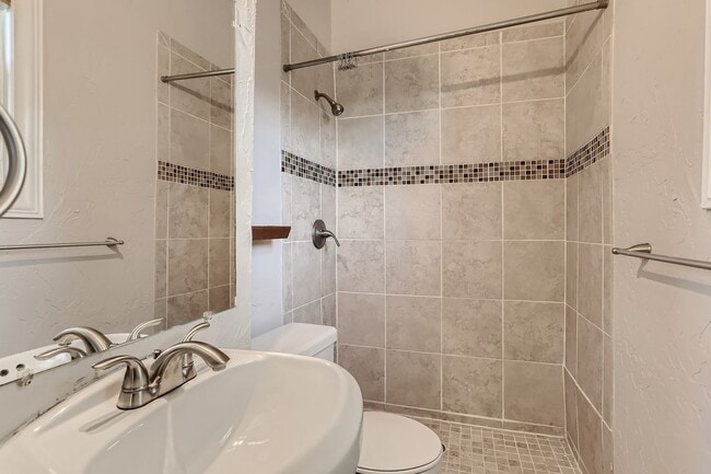 Building Photo - Stunning 4 bedroom, 4 bathroom home near Sloan's Lake!