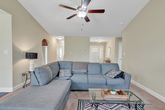 Building Photo - 293 Crossroads Store Dr