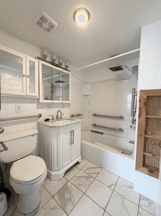 Building Photo - 62 Webster St