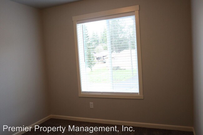 Building Photo - 205 Cloverdale Rd