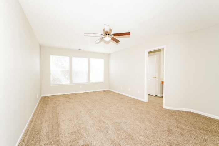 Building Photo - 466 Harmony Dr