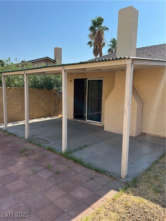 Building Photo - 3941 Avocado Dr