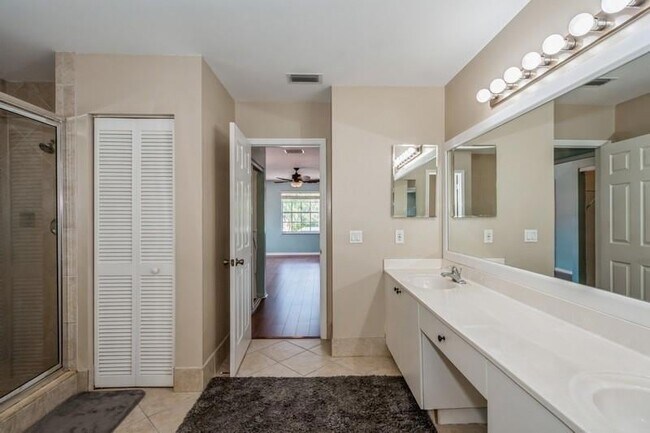 Building Photo - 5315 NW 126th Dr