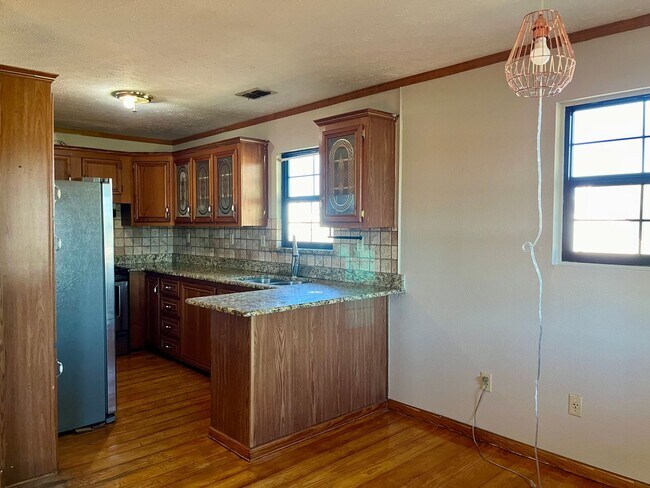 Building Photo - Beautiful Country Home!!