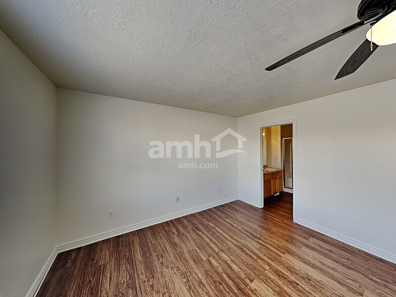 Building Photo - 72 N Cameron St