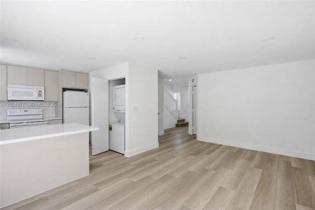Building Photo - 82 SW 3rd Ct