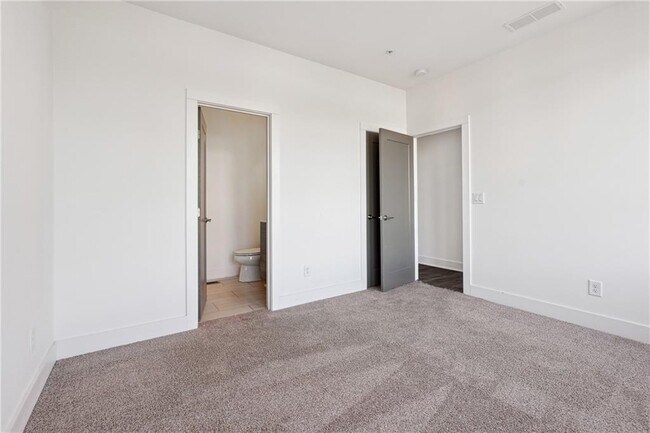 Building Photo - 1207 Chelsea Cir NW