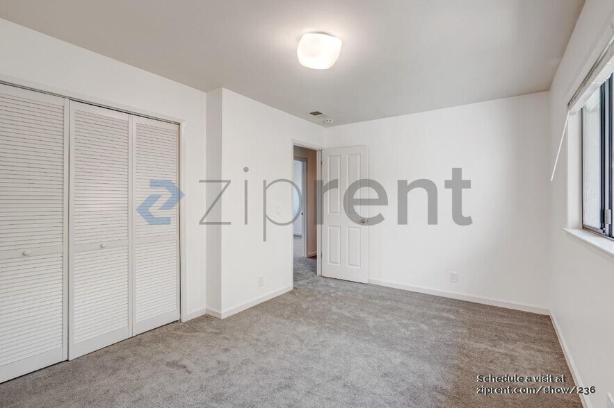 Building Photo - 8 Balra Dr