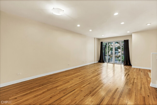 Building Photo - 530 N Peoria St
