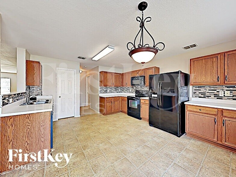 Building Photo - 716 Wrigley Dr