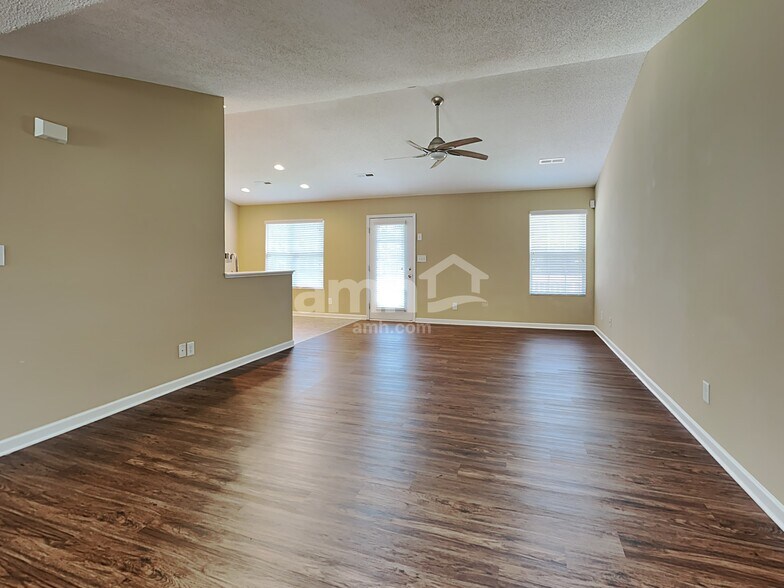 Building Photo - 1207 Hampton Park Dr