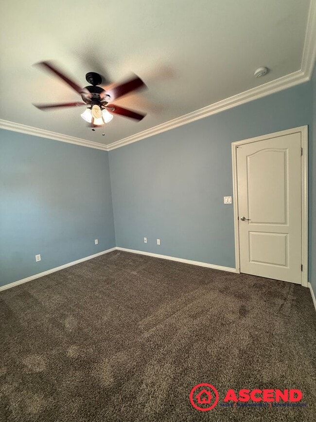 Building Photo - ** Move In Special! **Charming Home in Olive Dr Area!