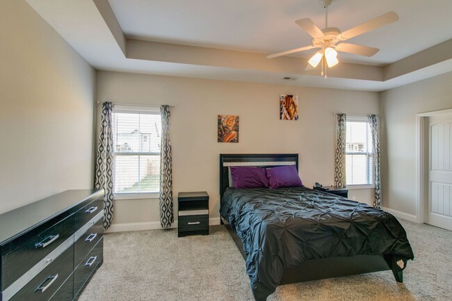 Building Photo - 1132 Eagle's View Dr