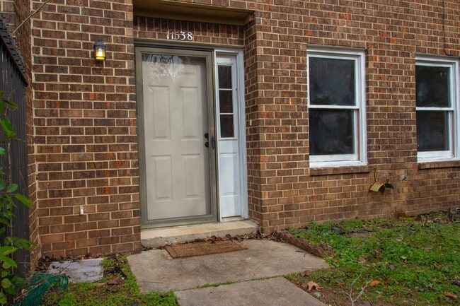 Building Photo - Half off first month rent move in special!
