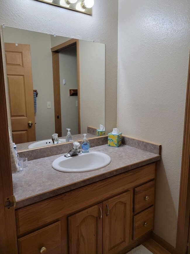 Building Photo - 5 Bedroom Duplex Unit