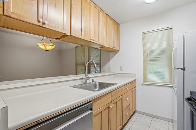 Building Photo - 1930 Camino Verde