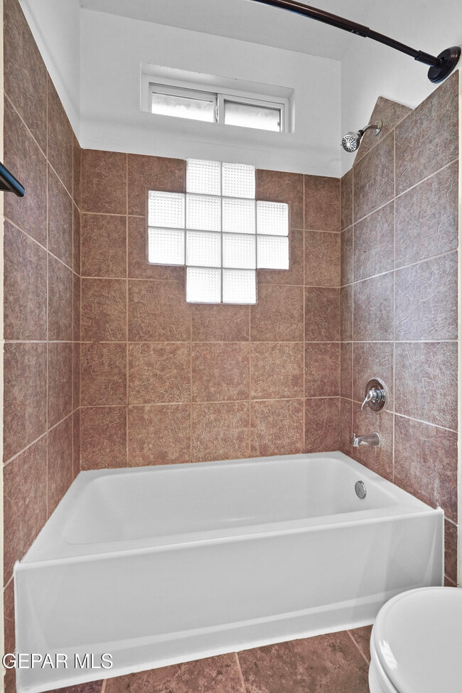 Building Photo - 14696 Jesus Almeida