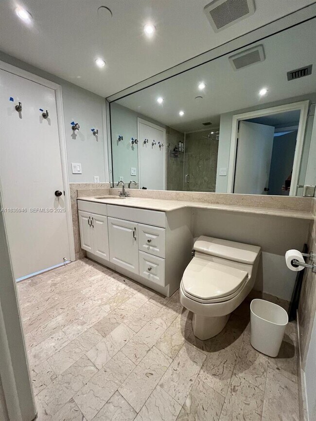 Building Photo - 11113 Biscayne Blvd