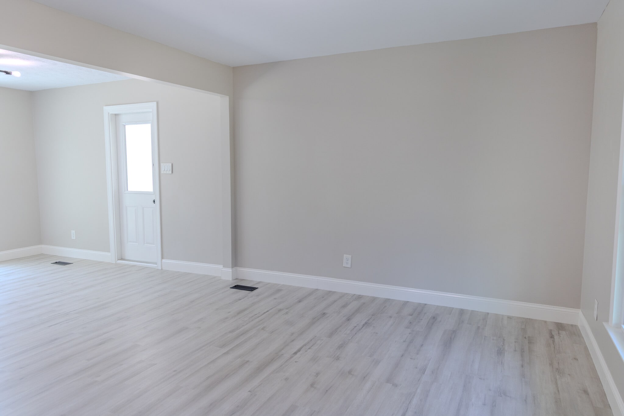 Building Photo - 1142 Riverside Cir