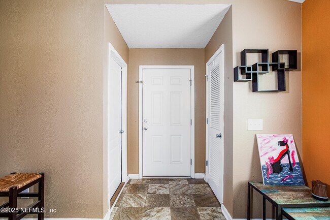 Building Photo - 8482 Julia Marie Cir