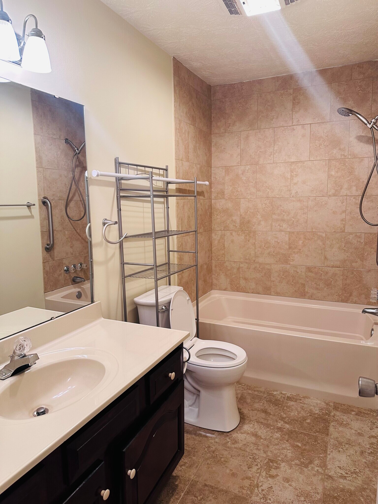 Full bath - 817 Wayne Ave NE